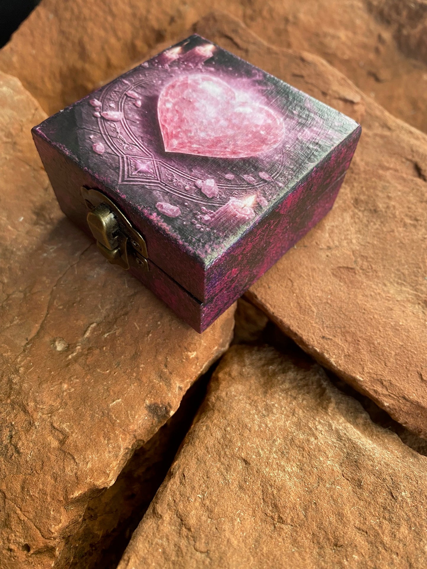 Timber & Stone Enchanted Keepsakes- Rose Heart Stone