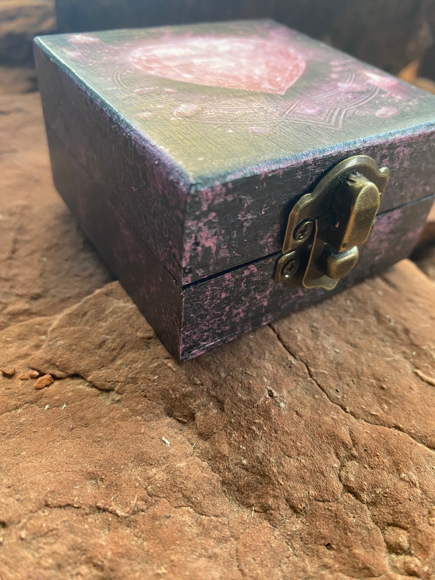 Timber & Stone Enchanted Keepsakes- Rose Heart Stone