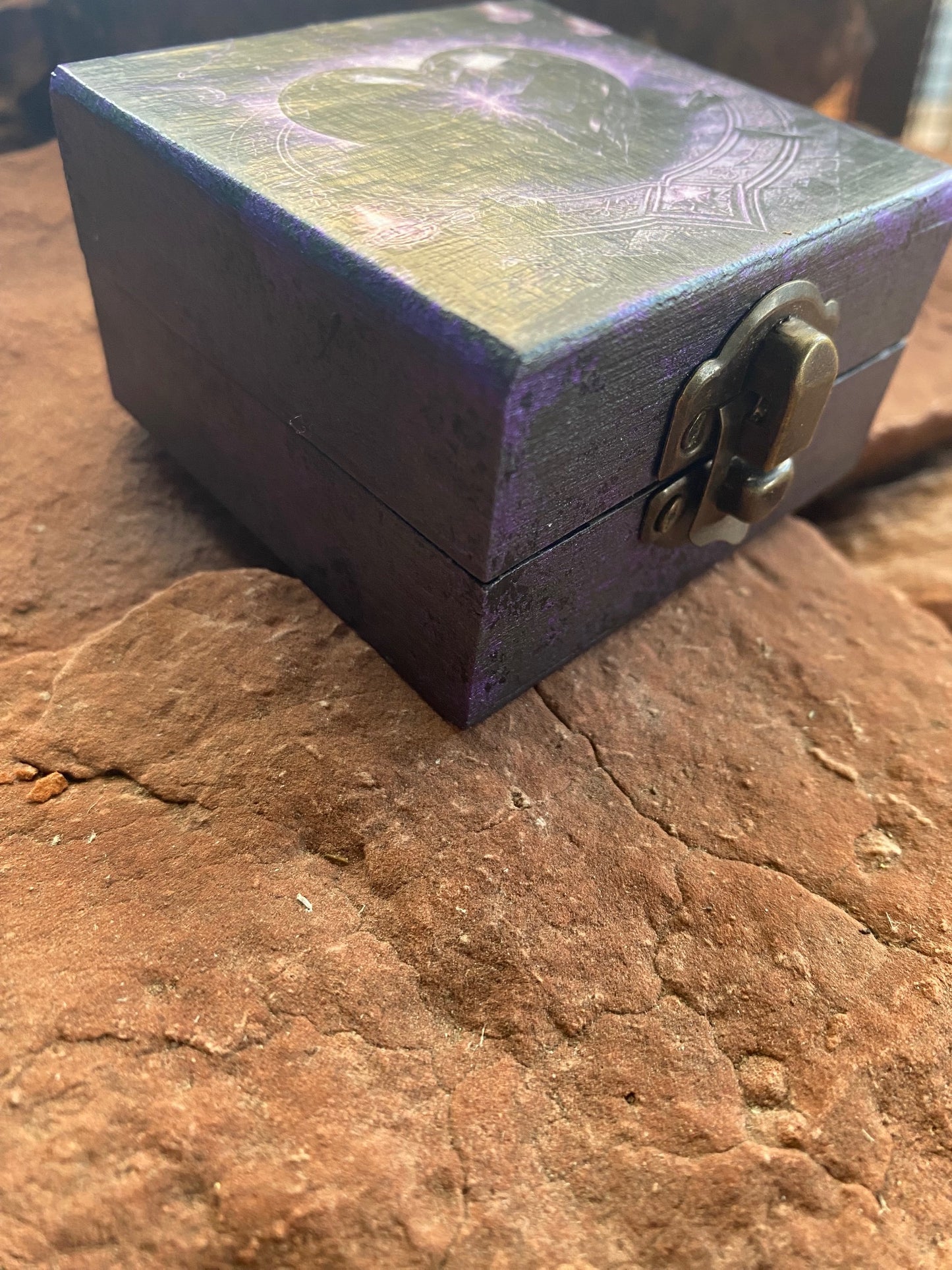 Timber & Stone Enchanted Keepsakes- The Heart that Remembers ~Amethyst Cluster Heart